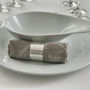 Lininė stalo servetėlė 0,40x0,40 cm. Nuomos kaina 0,6 €.